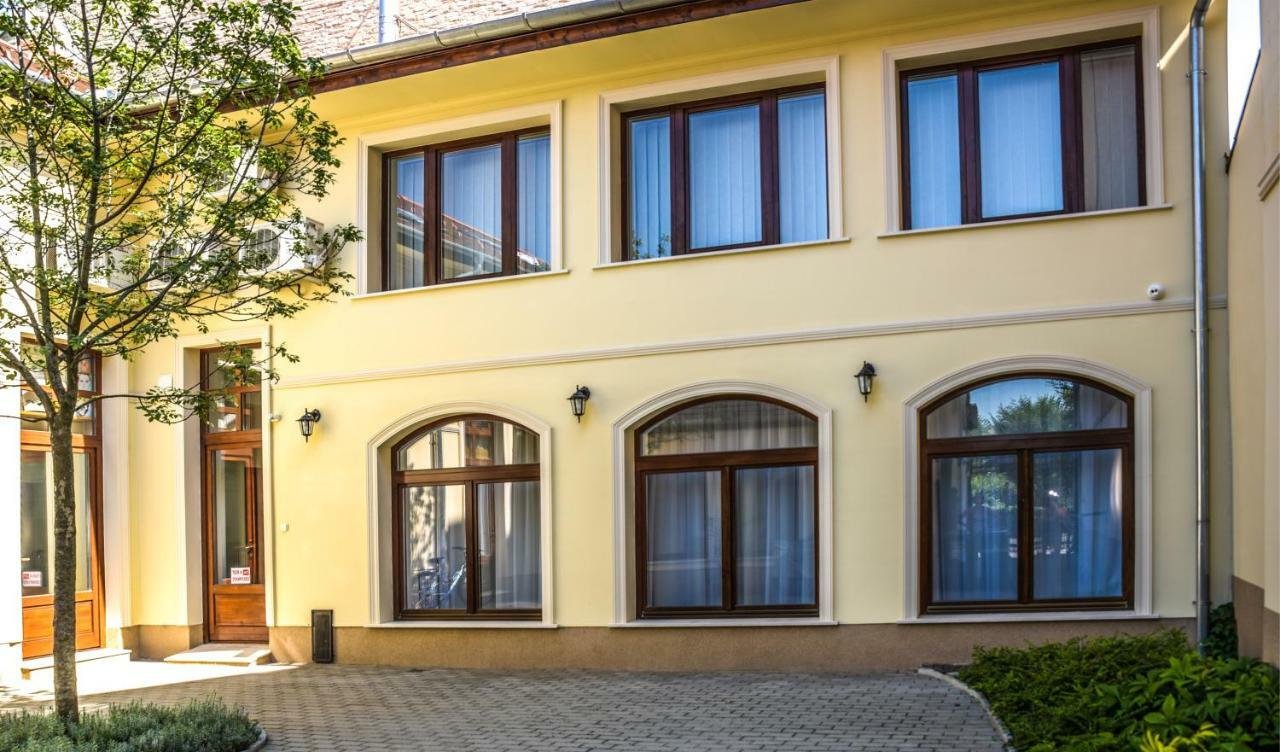Centrum Apartman Cegléd エクステリア 写真